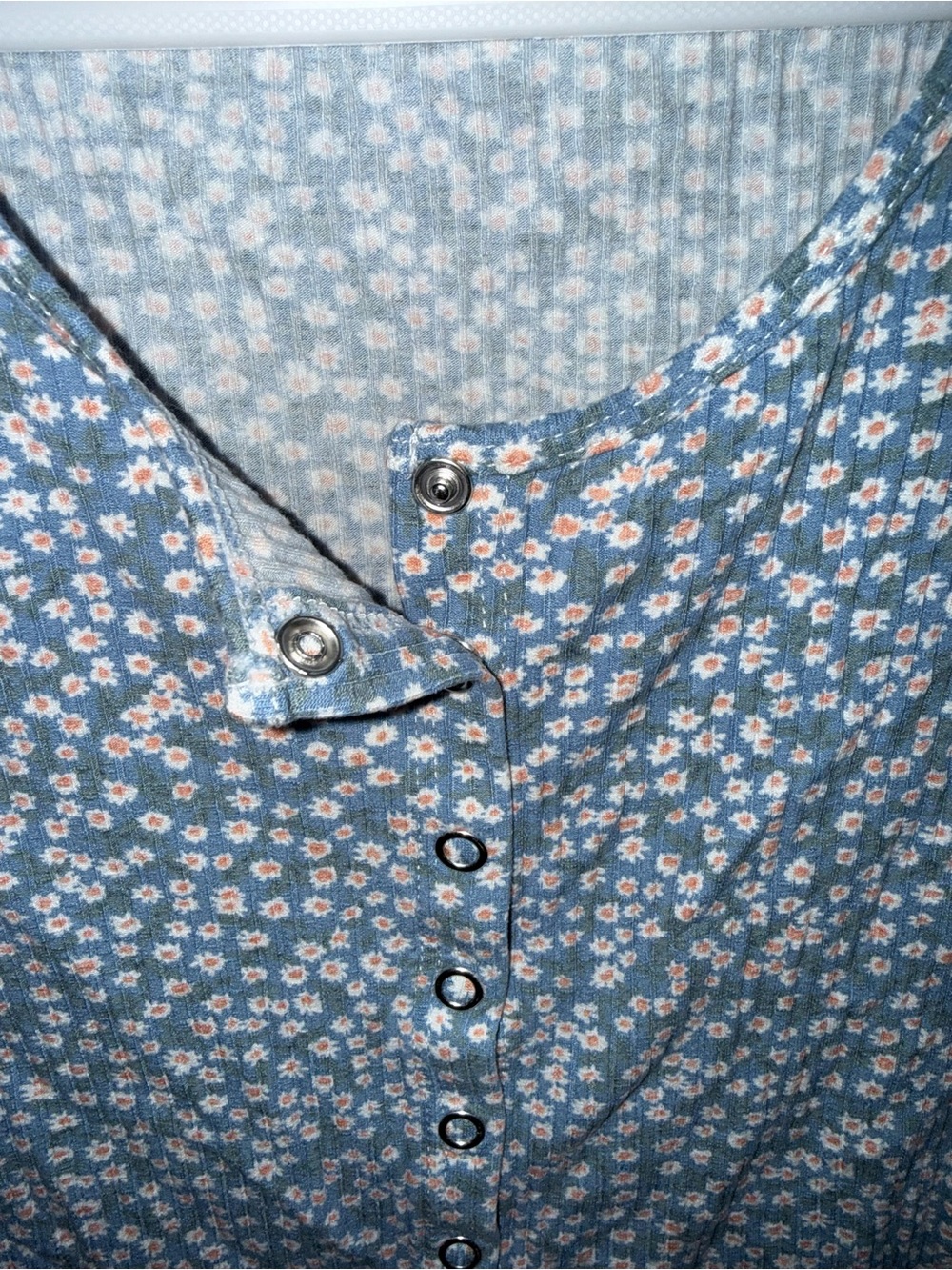 American Eagle Blue Floral Ribbed Snap Front Crop Top Lettuce Edge Large - Picture 3 of 4